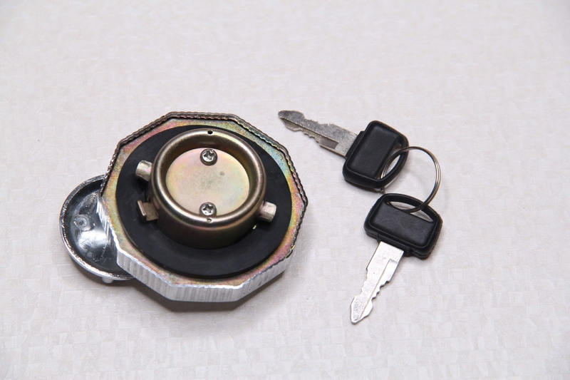 Пробка бензобака (крышка бака, крышка бензобака) Мопед Alpha с ключом